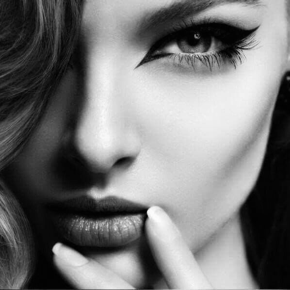 Η ζωή δεν σου ζητά να είσαι τέλεια… σου ζητά να είσαι αληθινή...🖤