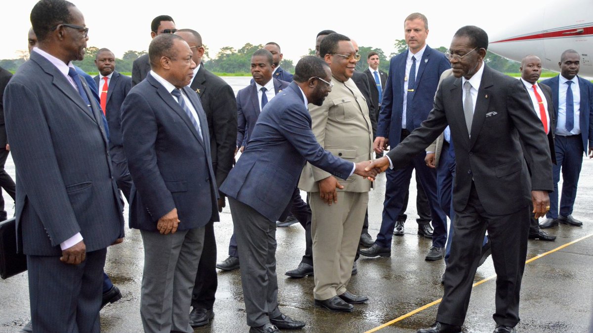 LA PAREJA PRESIDENCIAL REGRESA A MALABO

pdge-guineaecuatorial.com/la-pareja-pres…