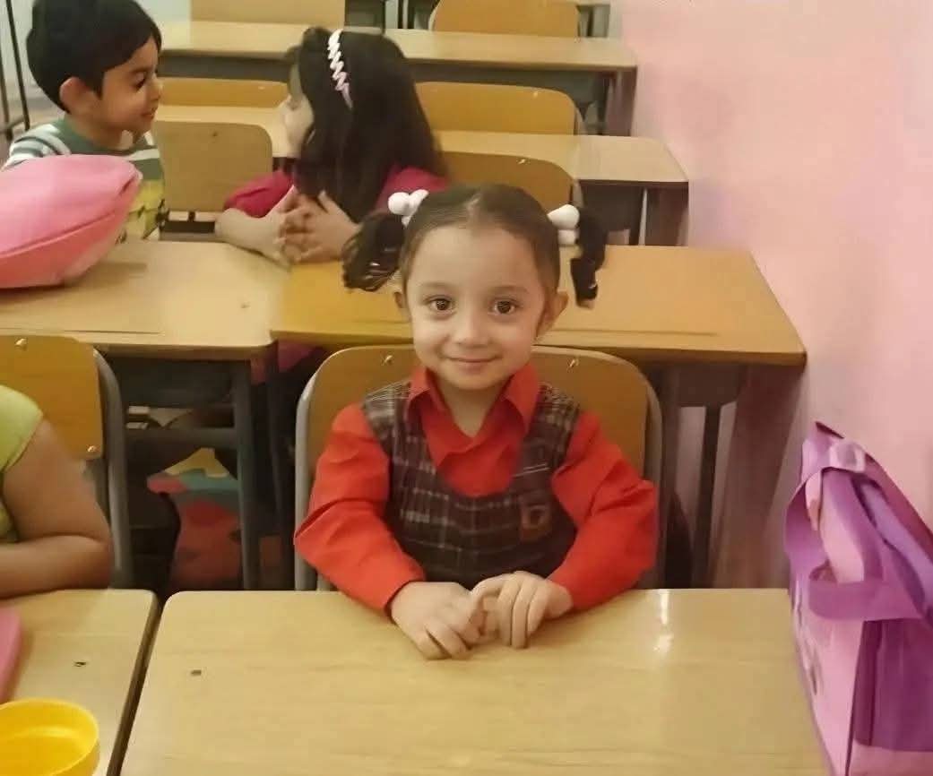 مهما كانت الإغراءات حولك...اتصور انت وملكش دعوه
😌😌😌