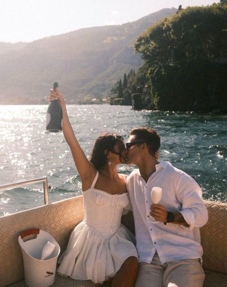 زوجتك هي سر من أسرار سعادتك فأن توافقت معها فكرياً وانفتحت علاقتكم وأصبحتم تعيشون جو التحرر تتغير الحياة الى عشق وحب بينكم لايوصف وتصبح زوجتك شريكتك وعشيقتك وحبك الأبدي ..