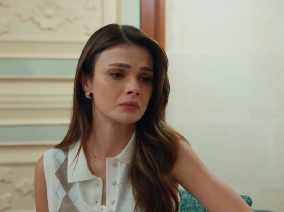 helenebronte's tweet image. alya “sanki ciftmisiz gibi söyledim özür dilerim” diyor bu hayvan kadinin suratina kapiyi kapatiyor bu kadin daha bir hafta önce sen ölme diye az kalsin kendi ölüyordu biraz utan allahin cezasi adam