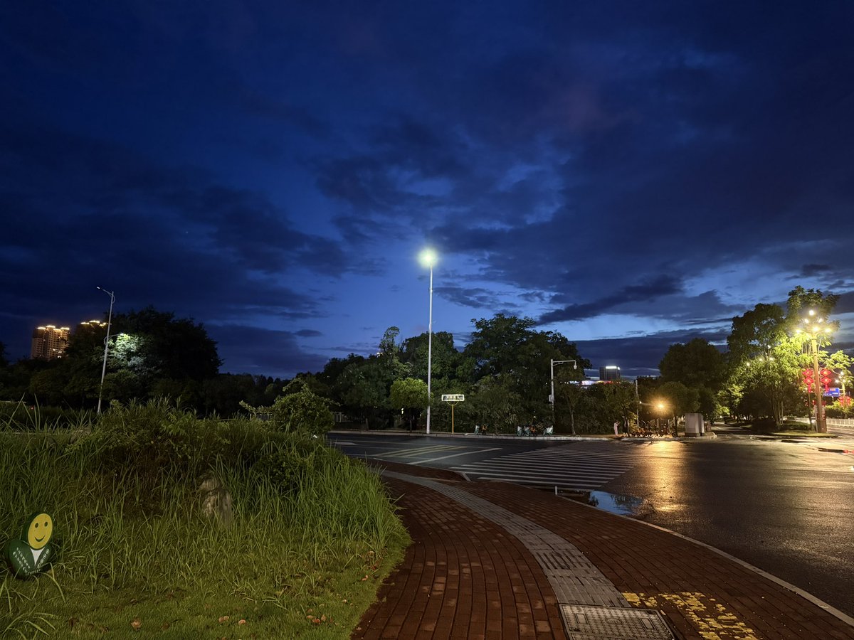 lain0v0's tweet image. 手机还是很难还原天空实际的颜色，该睡了😴