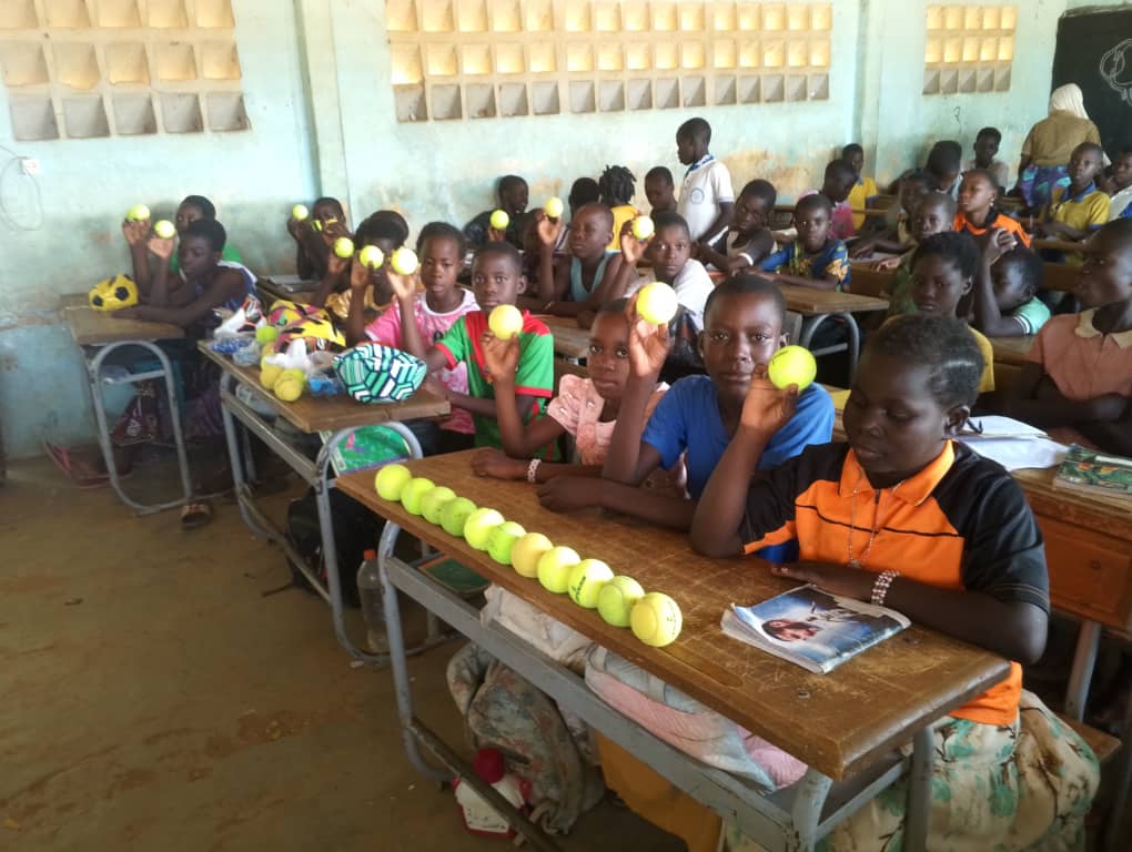 Los escolares de la escuela Bantia al este en Burkina Faso recibieron con ilusión el material deportivo de Amaif Donado por la Fundación Atlético de Madrid, Club K y K Motor y socios de la ONG.

Se realiza como fomento del desarrollo social, escolarización y salud de los niños.