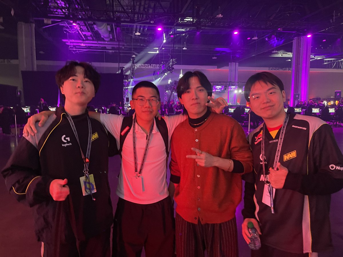 Thank you DreamHack for an amazing time; from TG’s long deserved victory to Mo Lights 6-0 come back. Shout out to CS and the ones that signed(some from CR), yall the goats. Officially time for me to hang up the iPad (CHECK OUT THE BANGER PHOTOS)🤩
Pt 1/4: