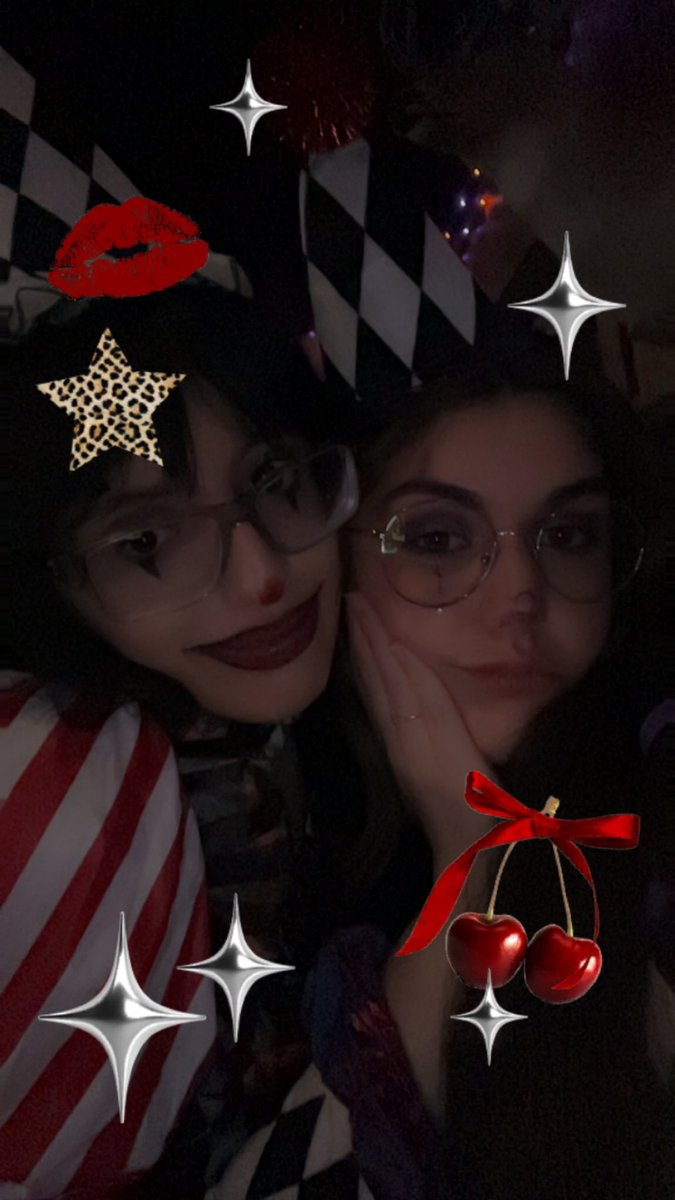 tigrisdesigns's tweet image. we live on pretty girl avenue btw 💋🎪