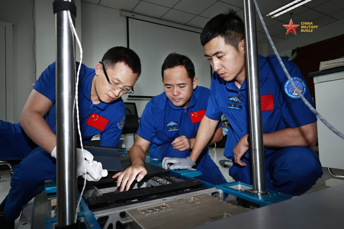 ChinaMilBugle's tweet image. Shenzhou-21: #China successfully launched Shenzhou-21 crewed spaceship on Oct. 31, sending three astronauts to its orbiting space station on a six-month mission. Check out what training these #astronauts have received for their journey.

#spacestation #spacecraft @CNSpaceStation