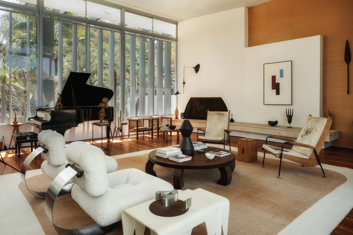 zoeloveshouses's tweet image. brazilian architect oscar niemeyer's only residental project in north america is for sale if anyone has $13M and wants to give it to me