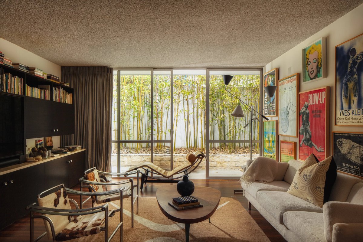 zoeloveshouses's tweet image. brazilian architect oscar niemeyer's only residental project in north america is for sale if anyone has $13M and wants to give it to me