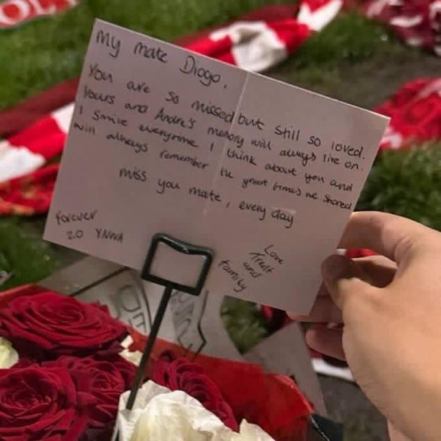 ThePoiseSportHQ's tweet photo. 🕊️ ❤️ Trent Alexander-Arnold pays tribute to his former team mate Diogo Jota at Anfield with a heartfelt letter. https://t.co/nwjrxUN8f1