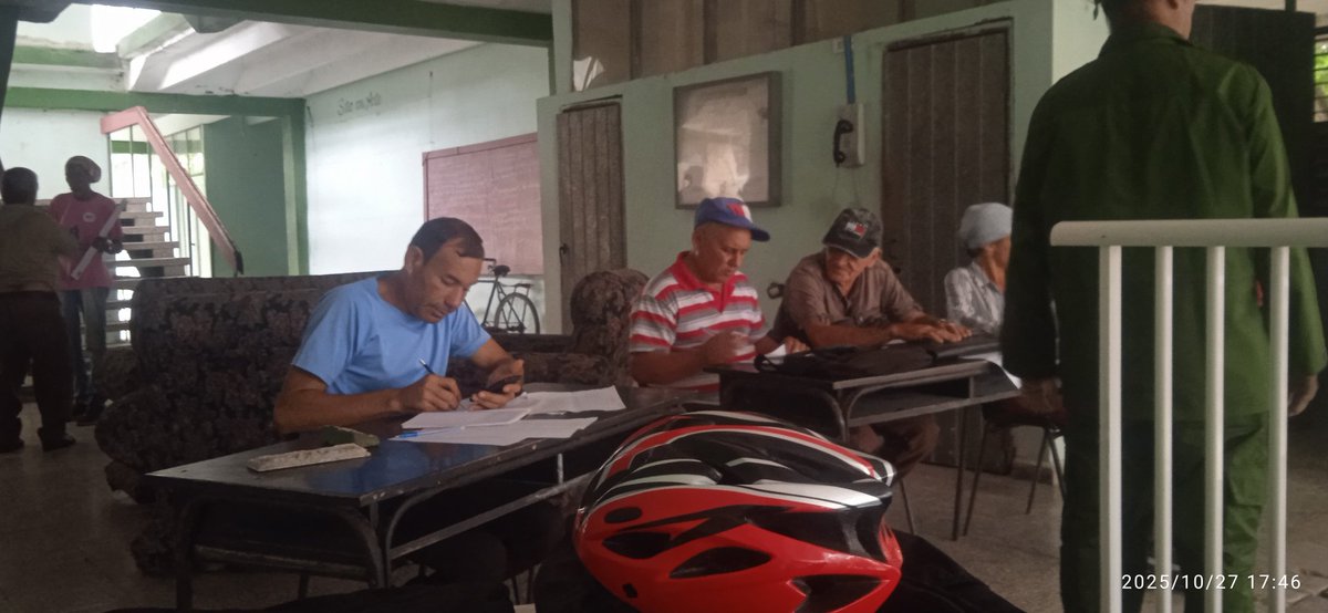 YuniorLeon4's tweet photo. Bellas , tristes experiencias en estos días tuve el placer de vivir junto a mi terruño sirviéndole dando el amor en forma de Salud en los centros de evacuación donde más nos necesiten https://t.co/DkJ2waEfZM