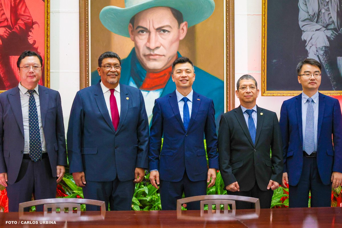 molotovdigital_'s tweet photo. #Ahor|| El nuevo Embajador de la República Popular China, señor Qu Yuhui, presentó sus Copias de Estilo al Co-canciller de #Nicaragua compañero Valdrack Jaentschke, para iniciar sus funciones plenamente en el país.
#MolotovDigital https://t.co/DF3Mb8IpJt