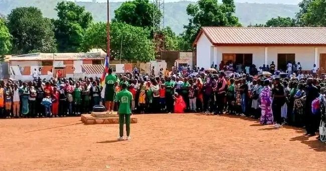 Inauguration du nouveau bâtiment du Collège Secondaire de Gobongo offert par le Président Faustin-Archange Touadéra, Un grand pas pour l'éducation en Centrafrique, en partenariat avec la Russie.