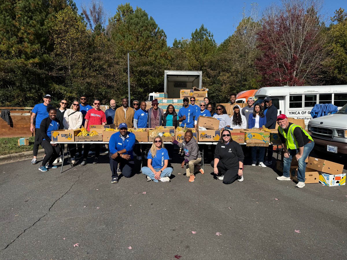 RepAdams's tweet image. I was proud to join @nourishupclt and @shmetrolina for today&apos;s Pop Up Food Share event, handing out food to hundreds of Charlotte-Mecklenburg families.

At this pivotal time, our food banks are stepping up but they shouldn&apos;t have to. It&apos;s time the USDA funds SNAP in November.