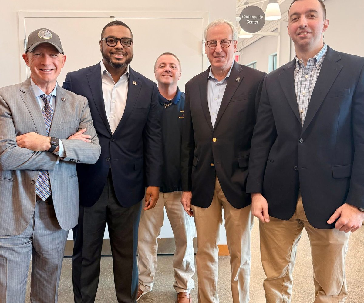 RepMarkosek's tweet image. Thank you @LGAustinDavis for bringing people together to combat food insecurity. The work the @PghFoodBank does is critical. I was glad to be joined by many of my colleagues in helping to urge the full funding of SNAP.