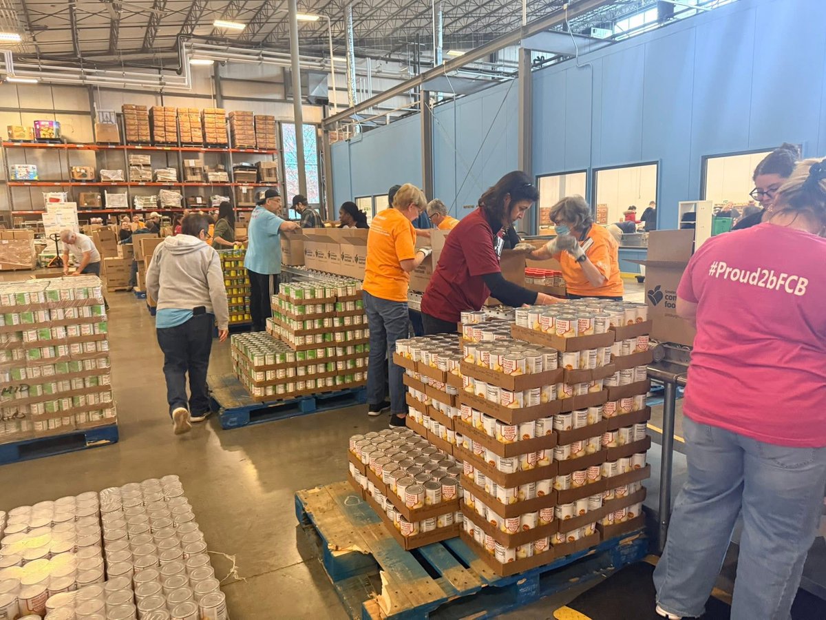 RepMarkosek's tweet image. Thank you @LGAustinDavis for bringing people together to combat food insecurity. The work the @PghFoodBank does is critical. I was glad to be joined by many of my colleagues in helping to urge the full funding of SNAP.