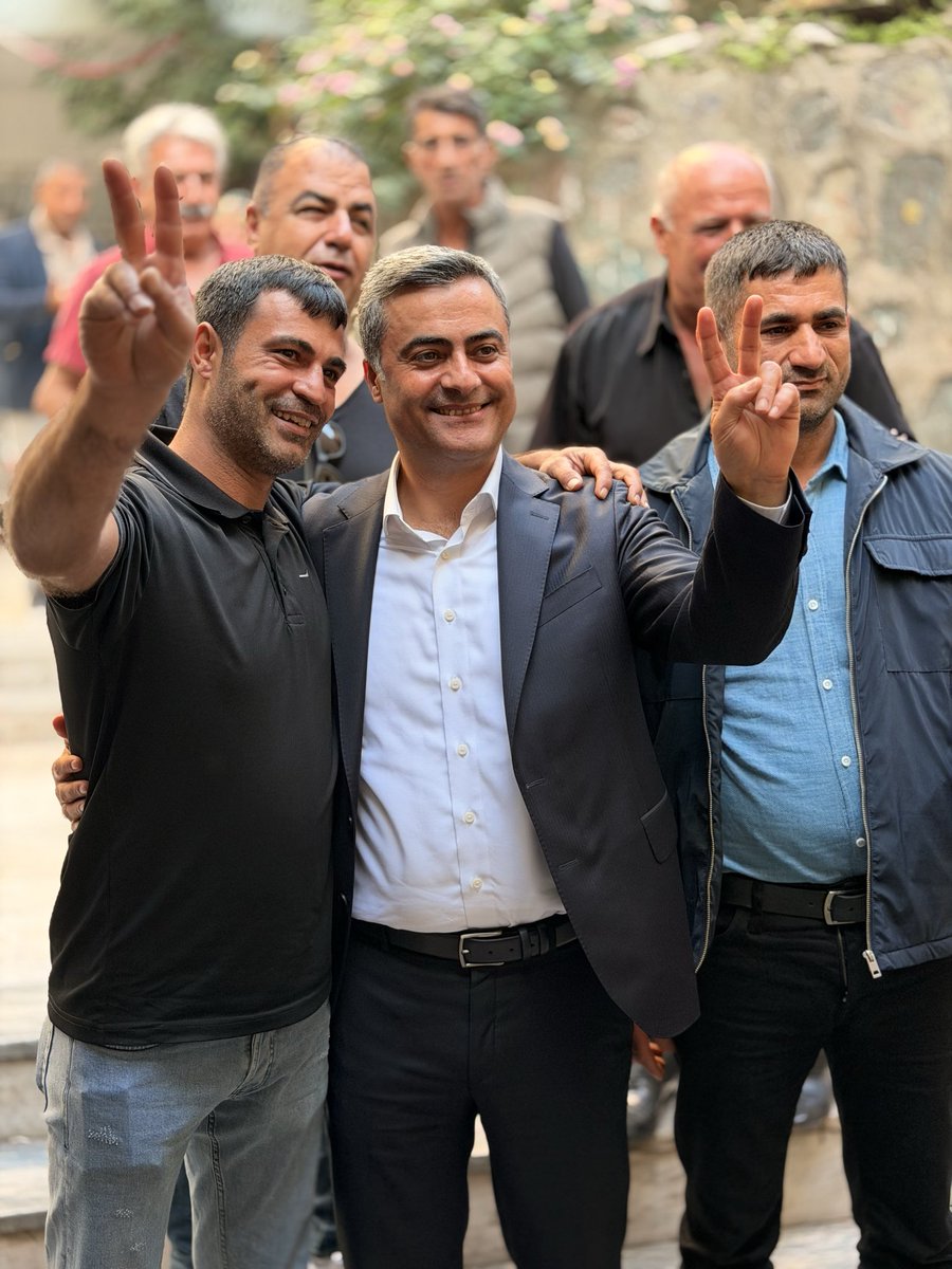 Bugün Muğla-Marmaris’te Marmaris Vanlılar Dayanışma Derneği, Marmaris Kurtalanlılar Dayanışma Derneği ve Esnaflarla bir araya geldik. Barış ve Demokratik Toplum sürecini tüm güçleriyle destekleyen halkımıza nazik ve içten misafirperverlikleri için çok teşekkür ederiz. 

#Muğla