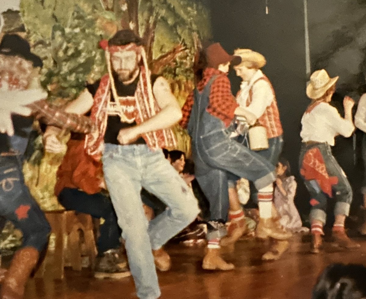 GowandaCSD's tweet image. The 1985 production of “Johnny Appleseed” is the first and only time Gowanda Middle School staged this tale of an American frontiersman who, according to legend, walked hundreds of miles while planting apple trees along the way. 🍎🧑‍🌾🌳💪🇺🇸 🎶🍎

#MusicMonday #MemoryLaneMonday