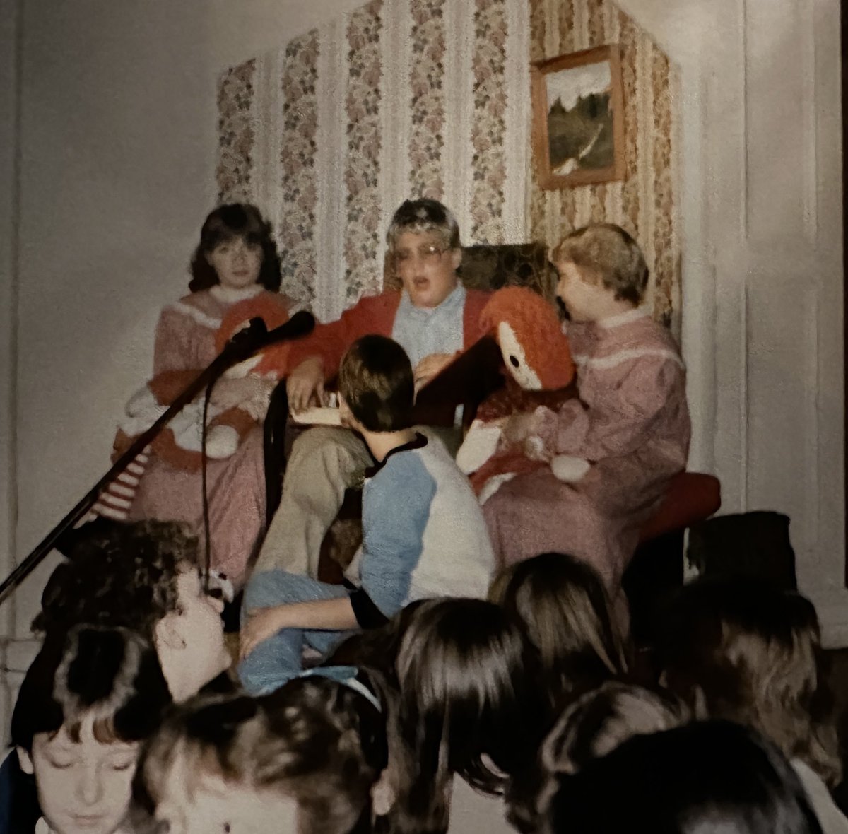 GowandaCSD's tweet image. The 1985 production of “Johnny Appleseed” is the first and only time Gowanda Middle School staged this tale of an American frontiersman who, according to legend, walked hundreds of miles while planting apple trees along the way. 🍎🧑‍🌾🌳💪🇺🇸 🎶🍎

#MusicMonday #MemoryLaneMonday