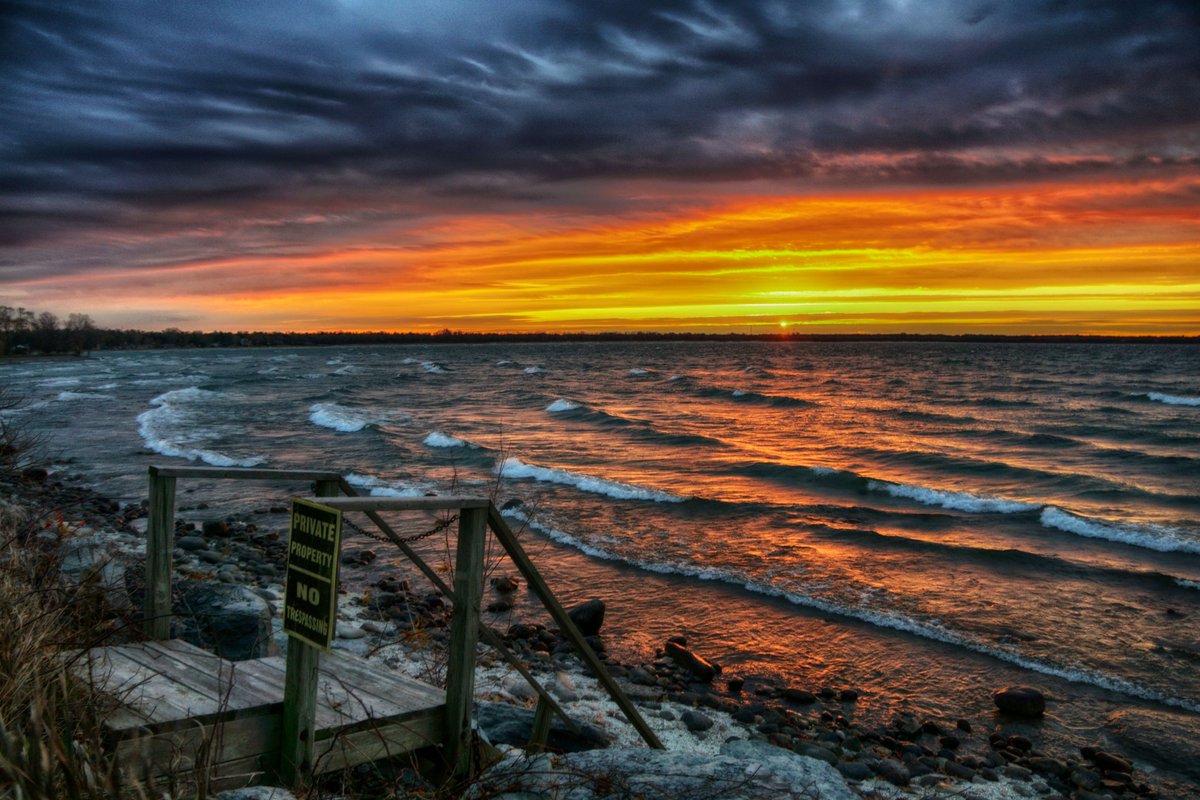 Monday morning sunrise over Lake Ontario  Nov 3 <a href="/weathernetwork/">The Weather Network</a>