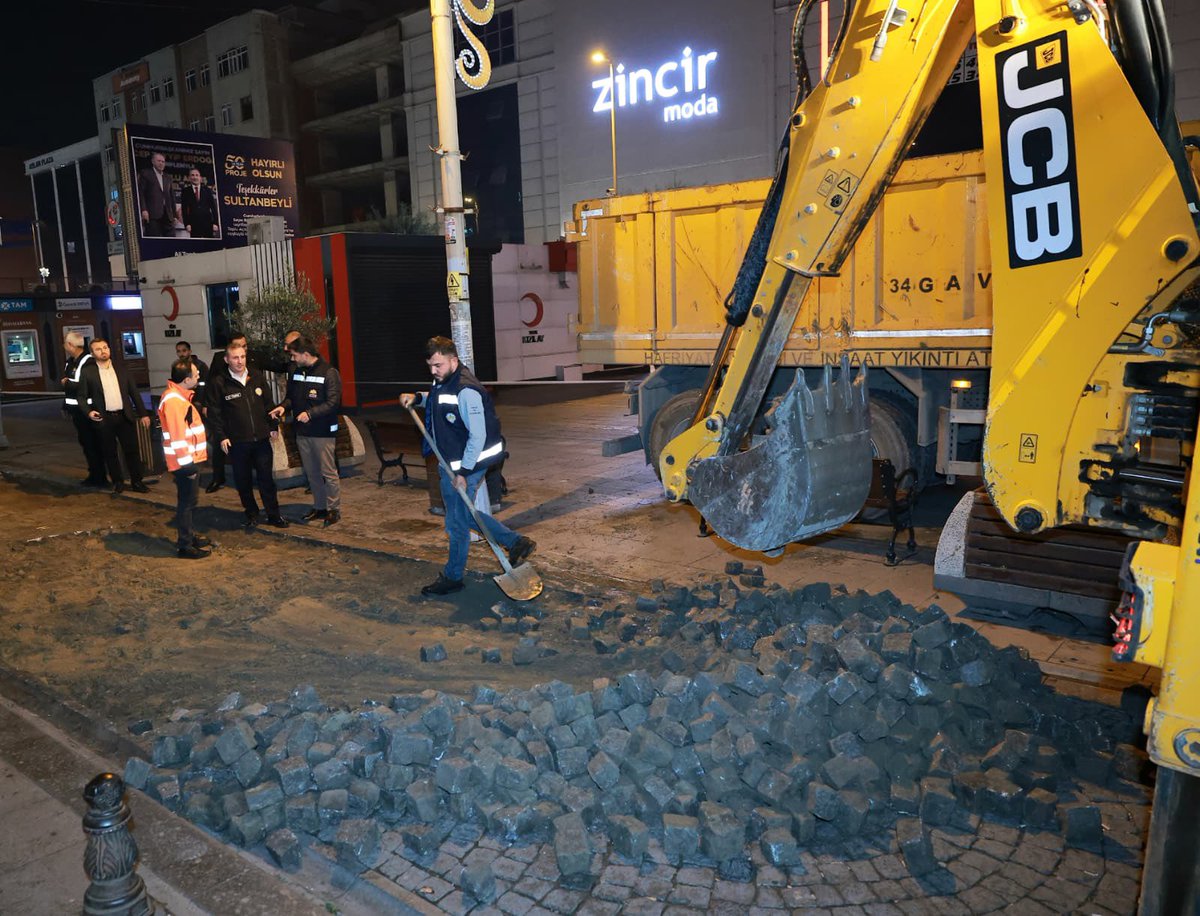 🕚23.00 | Asfalt serim çalışması🚧

Sultanbeyli’miz için 7/24 görevimizin başındayız. 🛣️ 🚗