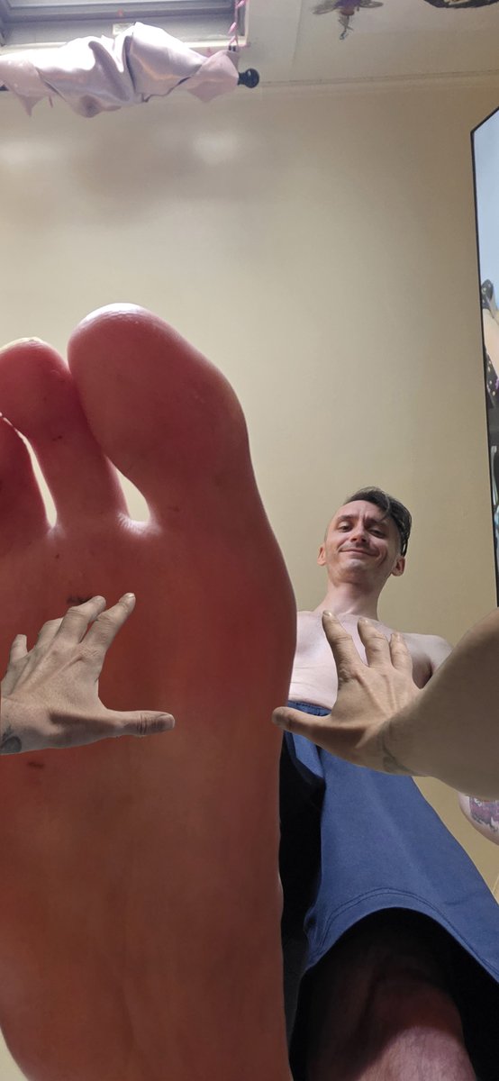 CustomGiant13's tweet photo. Come join this pathetic tiny under my foot! 

#sizetwitter #giant_male #manfeet #malefeet #feet #giantcrush #giantstomp https://t.co/GoTOAQ3iKB