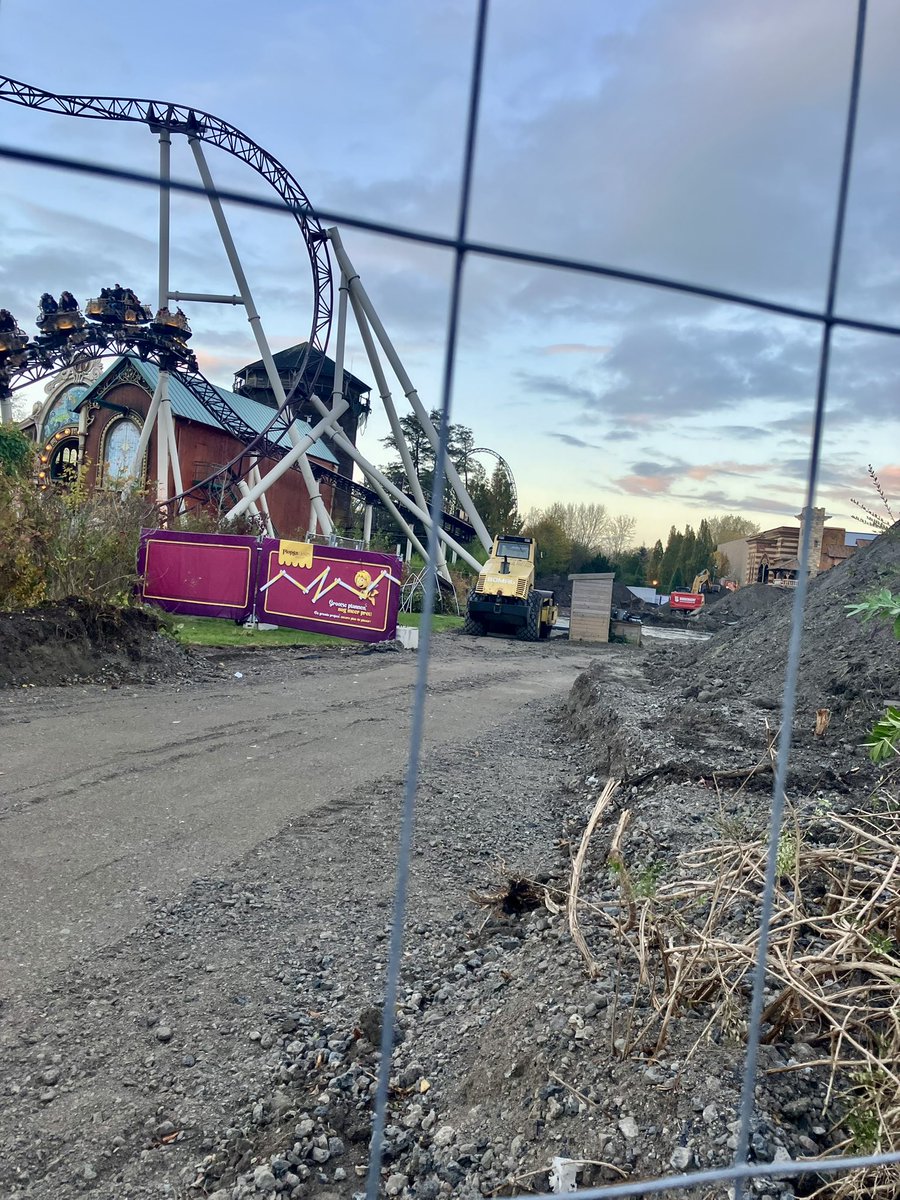 There’s lots of construction happening at Plopsaland Belgium. 

The demolition &amp; land clearance for the new Flying Theatre, Restaurant and Bowling Alley opening in 2027, has opened up some stunning new views of The Ride To Happiness &amp; Anubis.