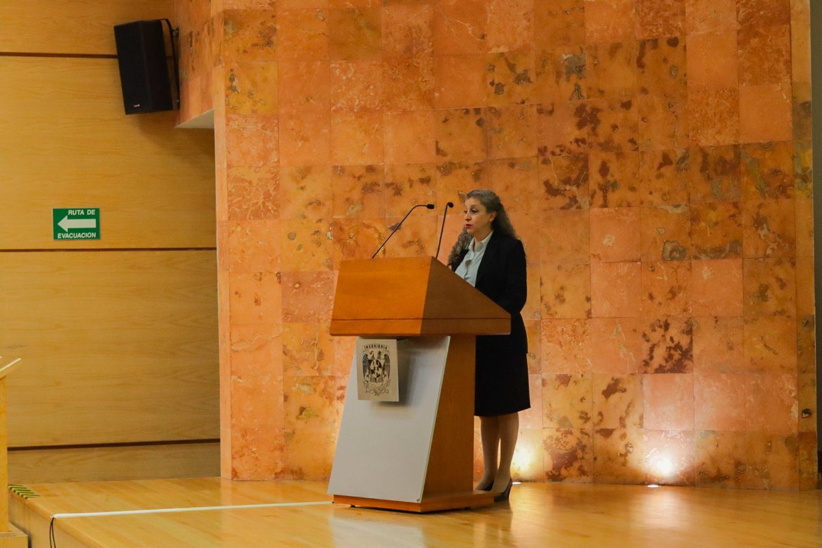 El pasado viernes 31 de Octubre de 2025 se llevó a cabo la Ceremonia de Entrega de Diplomas del Diplomado BIM: Modelado y Coordinación, Generación 2025. 

Un reconocimiento al esfuerzo, dedicación y compromiso de quienes concluyeron esta etapa de formación profesional.