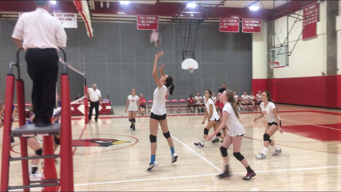 DaytonVB's tweet image. 🚨SENIOR Spotlight🚨
Our final spotlight is senior Liana Sarkissian! Liana is originally from Greenwich Connecticut, and will be graduating from Dayton with a Computer Science degree. She plans to pursue playing professional volleyball after college!

#UDVB // #FlyerLegacy