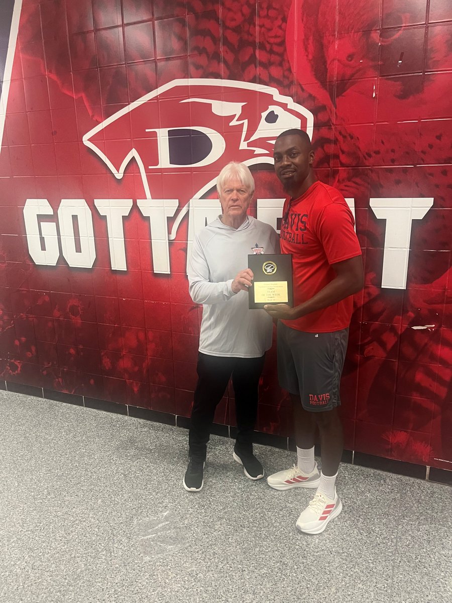 ghfcahouston's tweet image. Congratulations to Coach Kelvin Chatham and the Aldine Davis Falcons for being selected as the GHFCA Team of the Week!