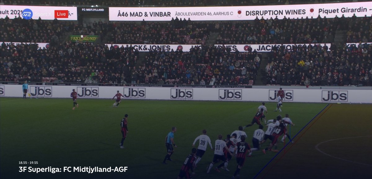 itseckee's tweet image. Forkert frame i øvrigt brugt til offside-vurdering.

Bolden er omtrent 10-15 cm oppe i luften 😂

#FCMAGF