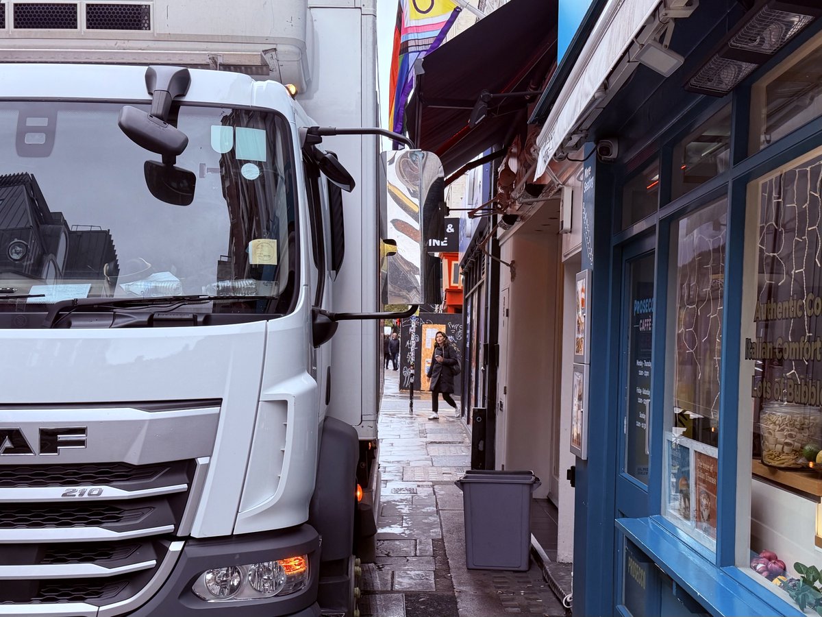 Bunchuk's tweet image. squeeze