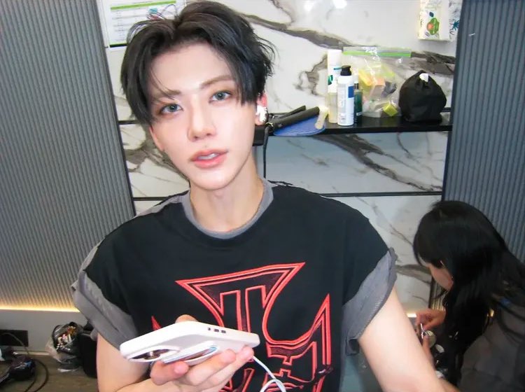 why is he literally taeyeon’s son here