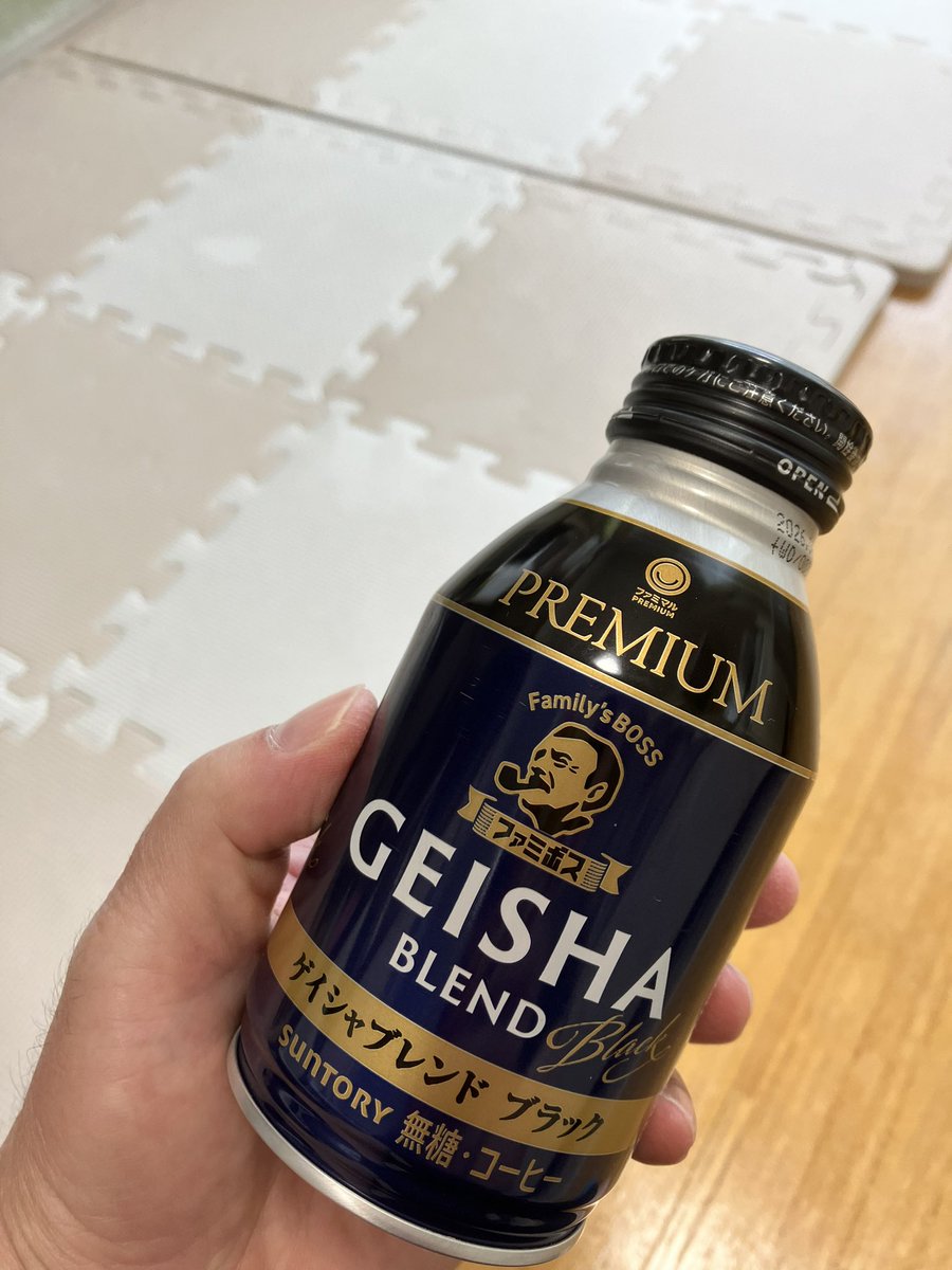 0611_onm's tweet photo. ファミリーマートから新発売‼️BOSSシリーズの缶コーヒー、ゲイシャ ブレンド☕️
エチオピア G1のゲイシャ種を使用、フルーティーで香りも高く何が凄いかと言えば缶コーヒーなのにここまでゲイシャ 感を再現できた事👍ホットにして飲んだら更に本格的ゲイシャコーヒー😃素晴らしい一杯です😃 https://t.co/lJcLczJGeJ