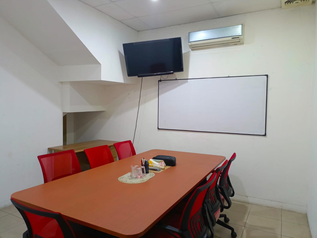 denararynn's tweet photo. halo yang butuh ruangan untuk berkantor bisa sewa private office di kami ya mulai dari harga 3,5 jutaan aja loh
lokasi di jakarta barat
bisa chat dsni maupun hub no wa kami di no 082125603438 https://t.co/9lo6ex2gLM