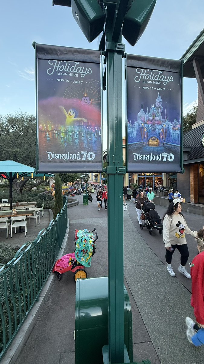 Parks And Cons tweet media