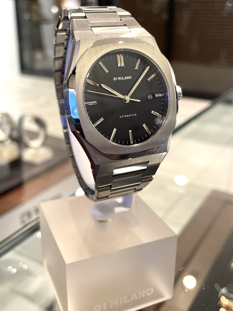 758meitetsu's tweet image. おはようございます☀

#D1MILANO 🇮🇹
時代に左右されない美しさが表れている「オートマティコ」✨
文字盤やインデックス・ケースと仕上がりの違いによって光の反射の仕方が異なりそれぞれの魅力が上品に光ります
#名古屋 #名古屋駅 #ラグスポ #ディーワンミラノ