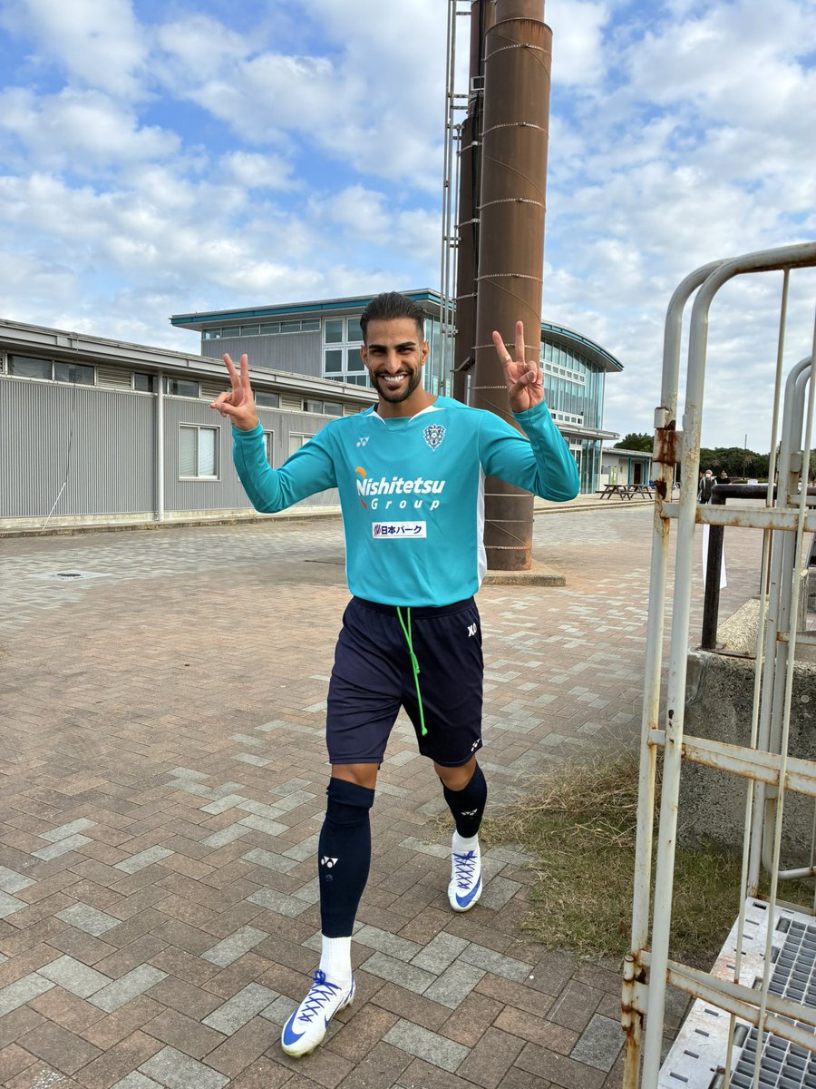 公開練習日の今日は Aコートにて トレーニングスタート🐝 たくさんの方