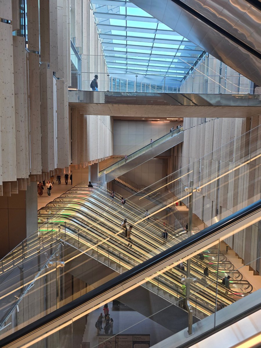 Stellaire_FR's tweet image. 2 gares du métro Grand Paris Express figurent parmi les 7 finalistes pour le titre de plus belle gare du monde...

C’est absolument incroyable

Une fierté pour Paris😃

Bravo aux équipes @GdParisExpress

@Metro_Insolite @ClientsRATP #RATP #Paris #Metro @KeolisIDF @Plusdetrains