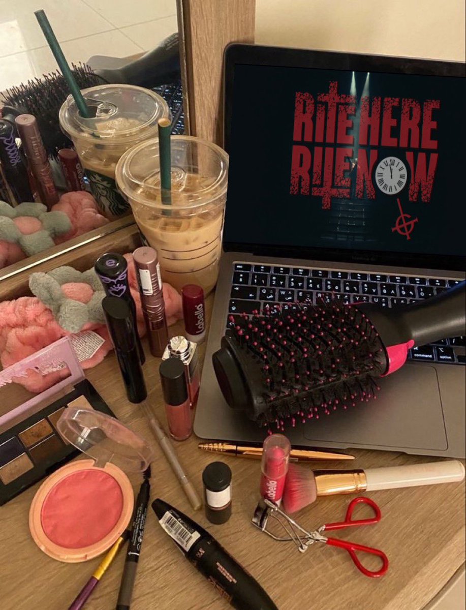 stinkywormkim's tweet image. girl therapy