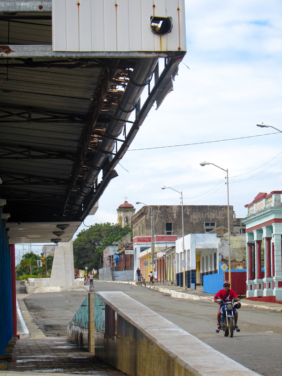 Daymistorres's tweet photo. Entre Calles
 Marco fotográfico del Rapidito de Puerto Padre y la sombra de lo que nos dejó el huracán Melissa .
*Cámara Canon Powershot Sx510 HD.
*Iso/100.  f/8.0.  1/500 
*
*
#huracánmelissa #puertopadre #lastunascuba🇨🇺 #cámara #canon #powershots #vivacuba #fuerzapueblo https://t.co/wJuhyhBKBD