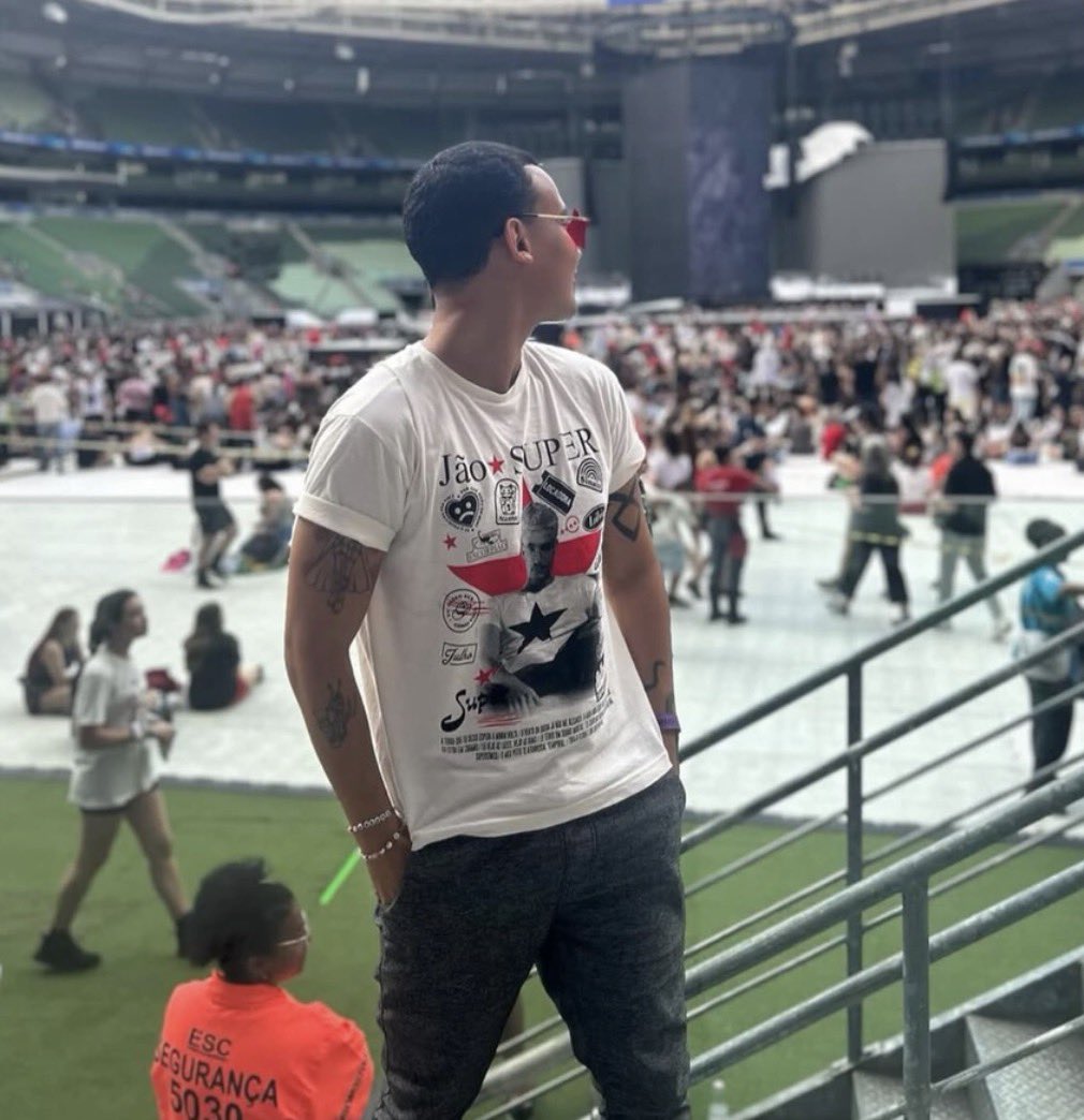 spotijao's tweet photo. Pensando aqui o adm viu o anuncio do SUPERNOVA ao vivo no RJ e o encerramento da SUPERTURNE ao vivaço, não tem como essa era não ser minha favoritaça sabe… https://t.co/ttRsDRbJ61