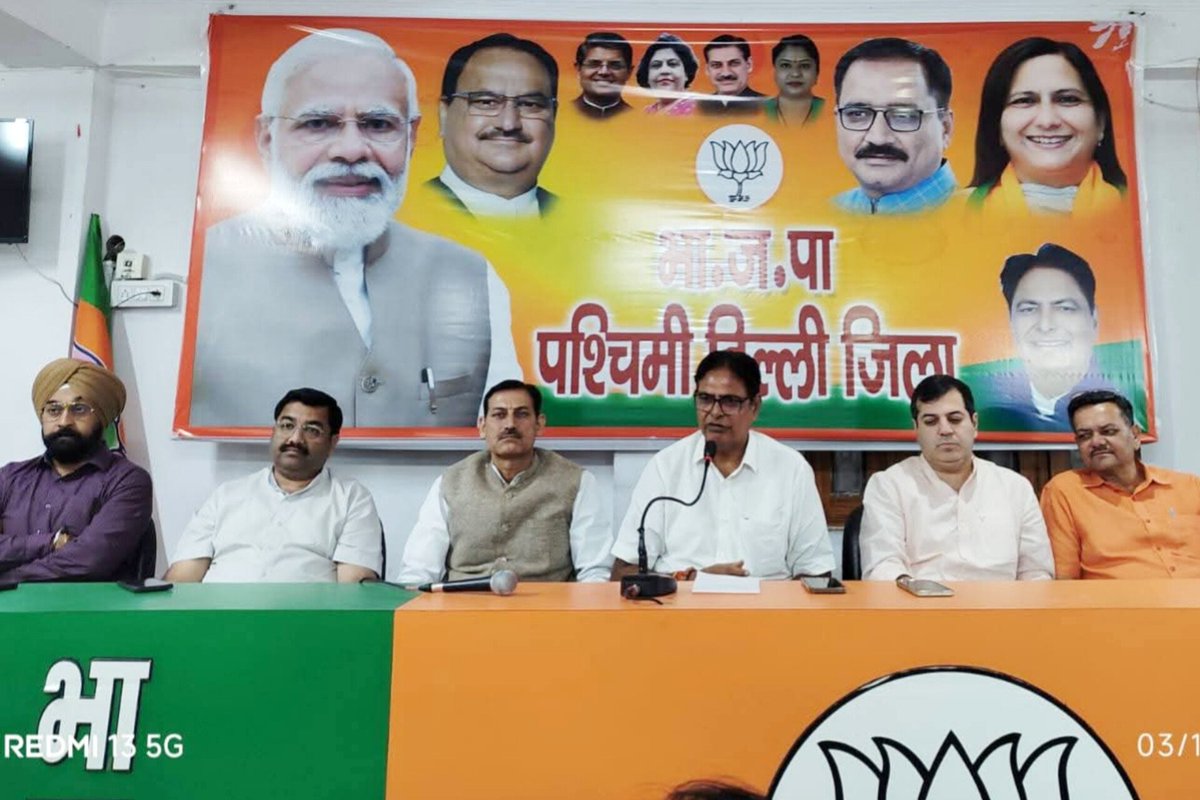 manishluthrabjp's tweet image. आज पश्चिमी दिल्ली जिलाध्यक्ष श्री Chanderpal Bakshi जी की अध्यक्षता में संगठनात्मक बैठक हुई, जिसमें सभी महत्वपूर्ण विषयों पर विस्तारपूर्वक चर्चा हुई। 

बैठक में पश्चिमी ज़िला प्रभारी @vijaysolankibjp जी का सभी कार्यकर्ताओं को मार्गदर्शन प्राप्त हुआ।

#BJP4DelhiWest #BJP4Delhi