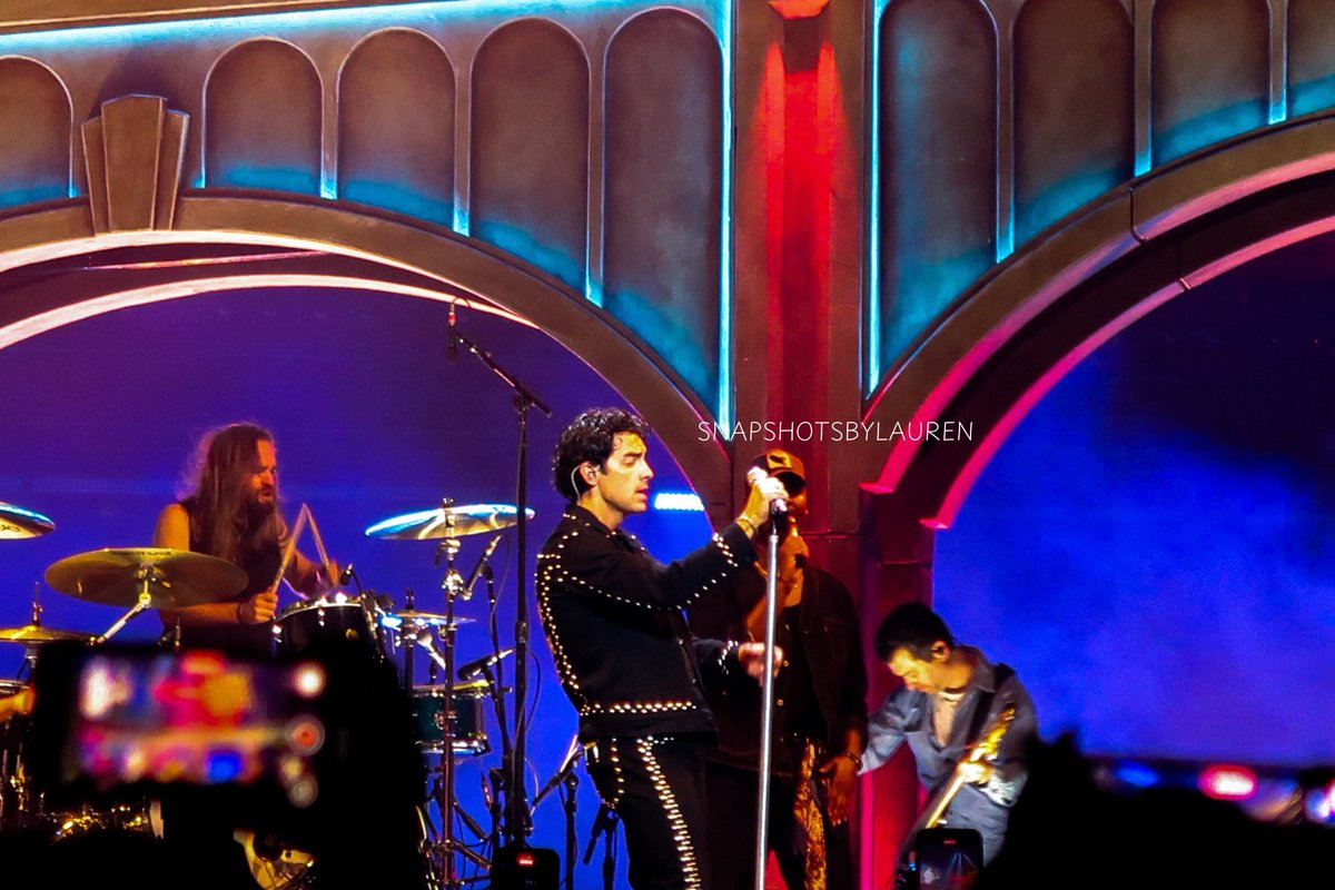 Jonas Brothers || @ Golden 1 Center 

09 • 26• 25 

#jonasbrothers #greetingsfromyourhometowntour #nickjonas #joejonas #kevinjonas #sacramento #pointandshootconcertphotography  #snapshotsbylauren #concertphotography #photographer #cannong7xmarkii #livemusicphotographer