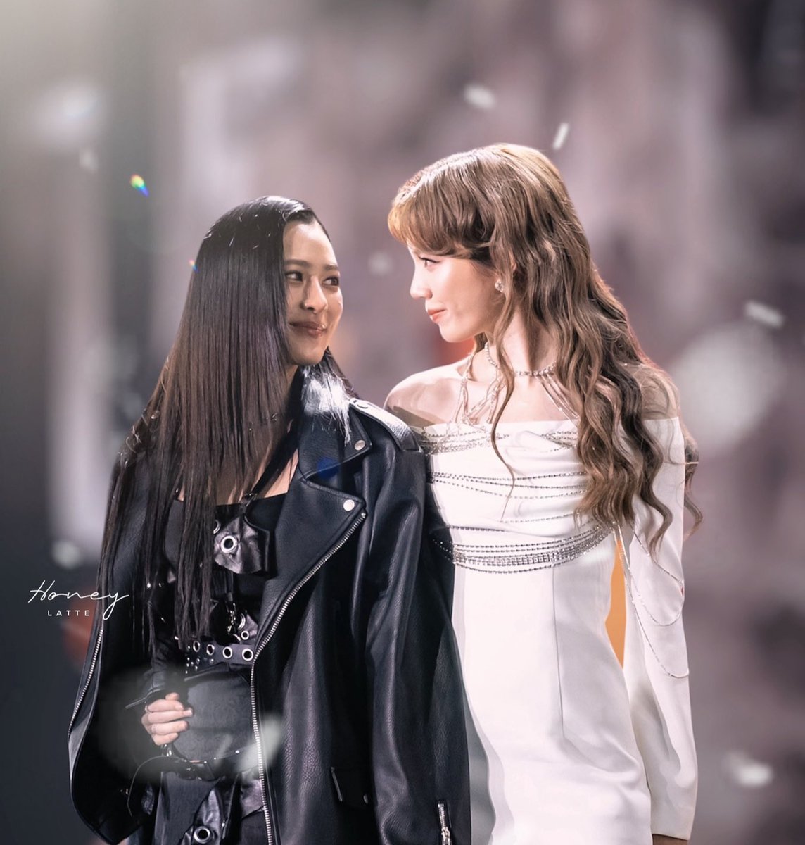 Haibonaohuhu's tweet image. ‼️VÌ SAO LINGORM KHÁC
Hay vì sao các cúp le khác sẽ rất khó 'sao chép' công-thức-hóa-học của LO
(Viết lại, mở rộng từ một bài cũ đã mất từ 8/12/2024)
Có một thứ ở LingOrm mà khó có "công thức GL" nào có thể copy được, cả 2 bộ não chúng tui gọi đó là…