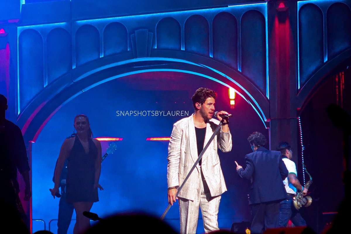 Jonas Brothers || @ Golden 1 Center 

09 • 26• 25 

#jonasbrothers #greetingsfromyourhometowntour #nickjonas #joejonas #kevinjonas #sacramento #pointandshootconcertphotography  #snapshotsbylauren #concertphotography #photographer #cannong7xmarkii #livemusicphotographer