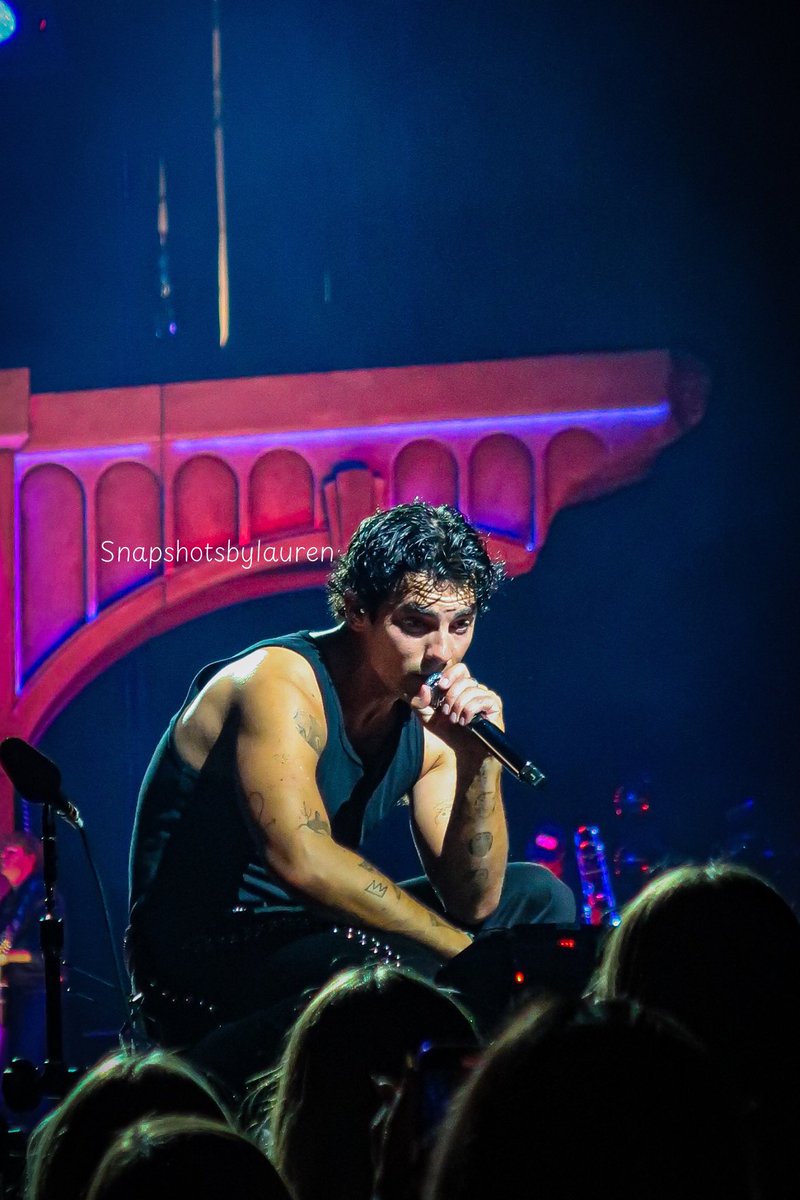 Jonas Brothers || @ Golden 1 Center 

09 • 26• 25 

#jonasbrothers #greetingsfromyourhometowntour #nickjonas #joejonas #kevinjonas #sacramento #pointandshootconcertphotography  #snapshotsbylauren #concertphotography #photographer #cannong7xmarkii #livemusicphotographer