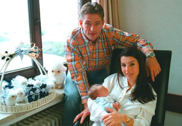 JdthM33's tweet image. "Max, the 1-day-old baby of Jos and Sophie, is doing well. They will stay in the hospital until the end of this week and then Max will go to his own room for the first time. We present the first picture of the family album. As you can see Max has quite a lot of hair...."