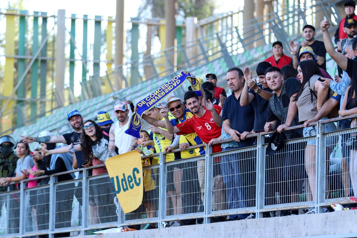 Nunca jugaremos solos 💛💙 A 1.304 kilómetros de distancia y sin la seguridad de tener entrada para asistir al estadio, pero dio lo mismo… 

¡GRACIAS INFINITAS! 👏🏽🇺🇦

#VamosLosForeros • #ElOrgulloDeSerForero