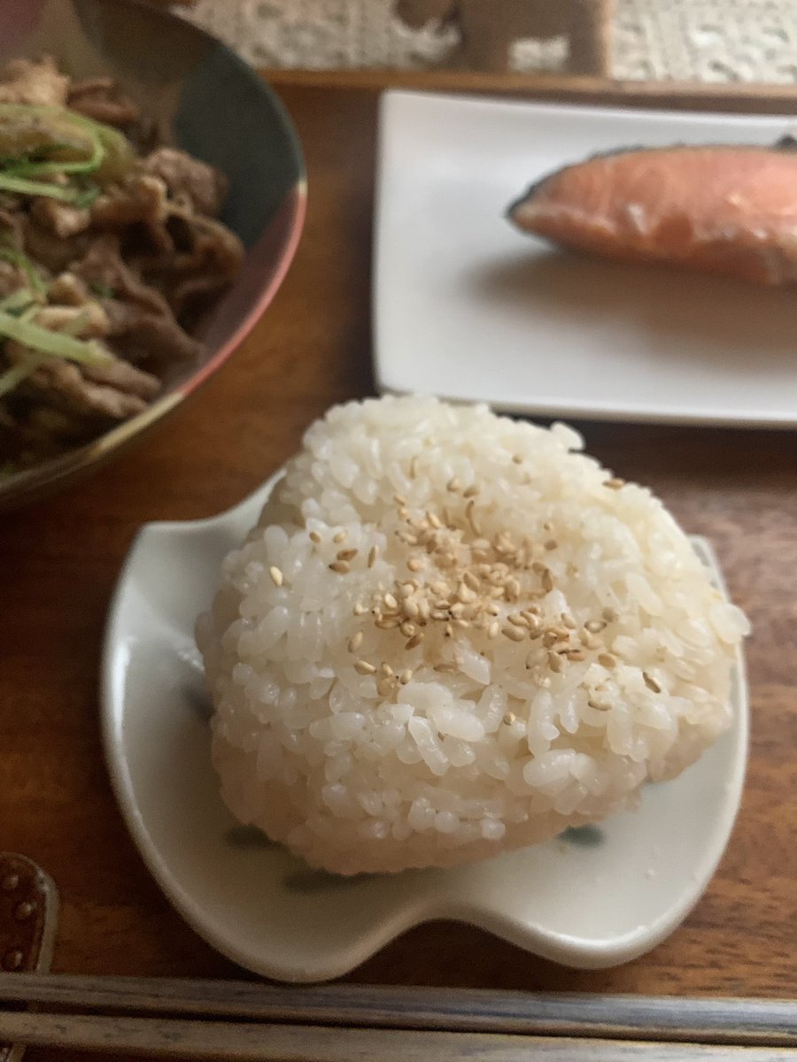 myao_my1's tweet image. #charmyごはん

茄子と水菜と霧島豚の胡麻油炒めと鮭

🍙子供達のお腹が満たされますように

暗いニュースで未来ある子供が可哀想

#OnigiriAction