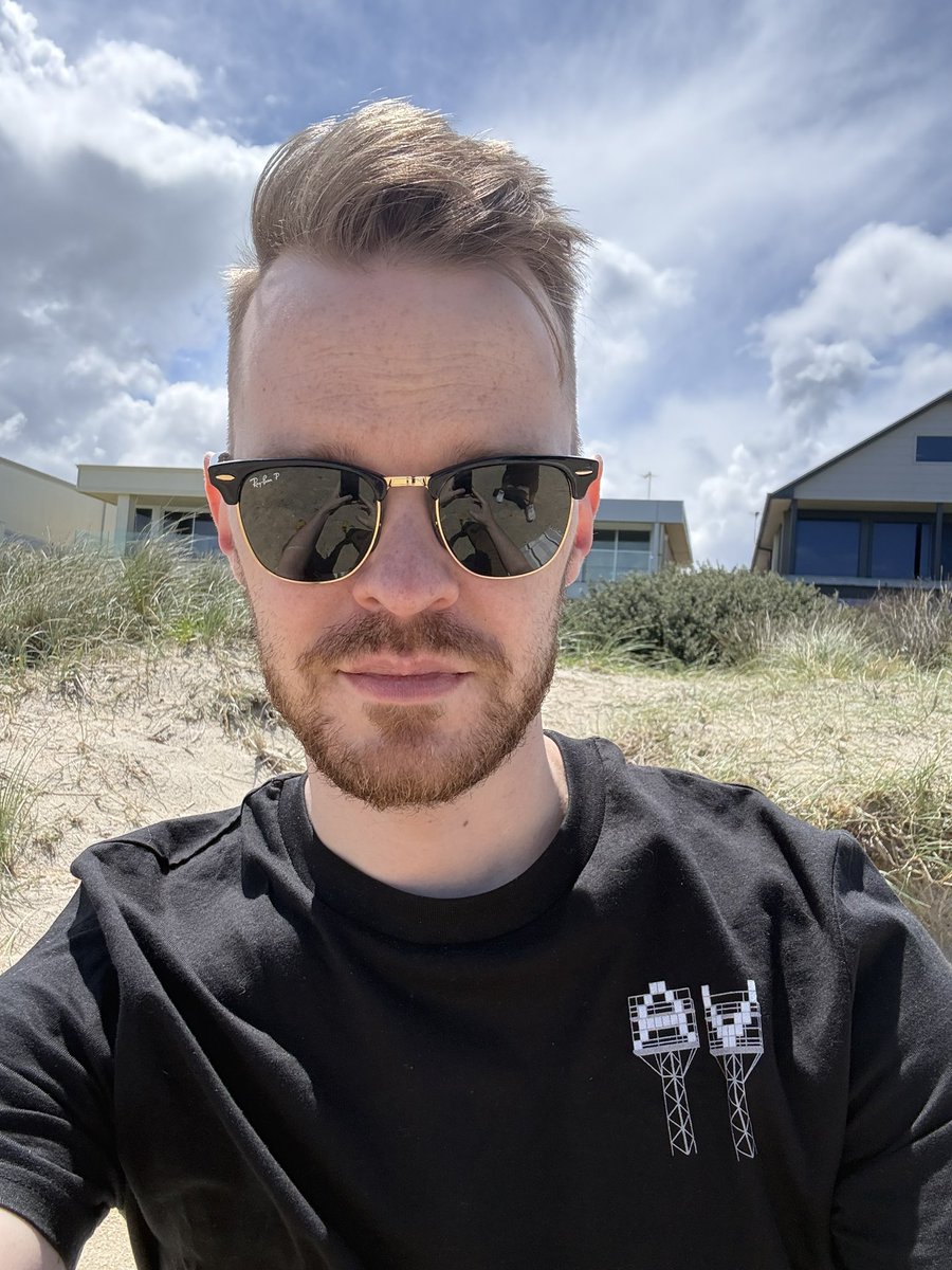 Repping my <a href="/FoundersDesign/">Founders</a> t shirt down in sunny Australia!

<a href="/danbardell/">Dan Bardell</a> <a href="/DanRolinson/">Dan Rolinson</a>
